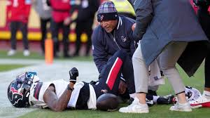 Texans WR Tank Dell carted off with knee injury after TD catch vs Chiefs